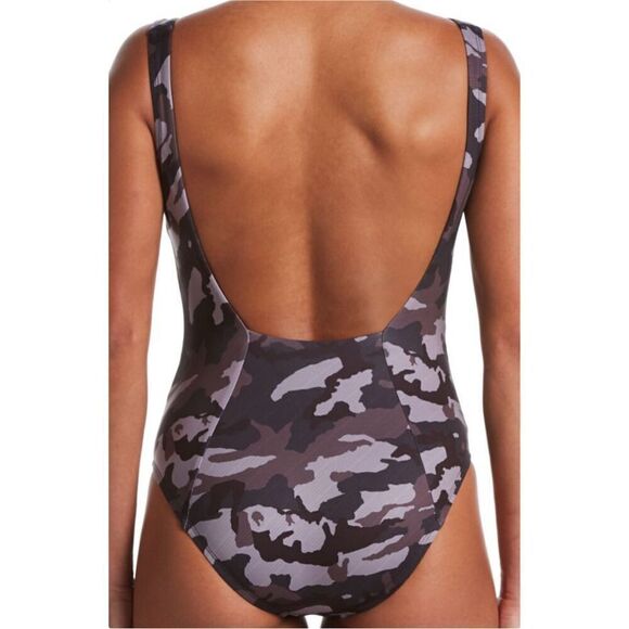 Nike NESSA326 001 Black/Gray Camo U-Back One-Piece Swimsuit - Picture 2 of 5